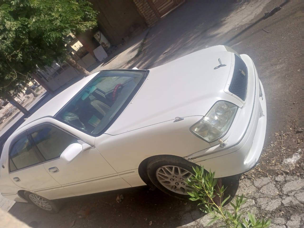 إسلام عليكم ملكه كراون 2002 اربع دكم نضيفه تدفئه شغاله المحرك دفي 4 سته سلندر  سعه 3 الف للبيع *********** //
