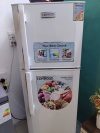 ثلاجه ١٢ قدم سعره ٢٠٠الف رقم الهاتف ٠٧٧١٤٦٩٣٢٠٨