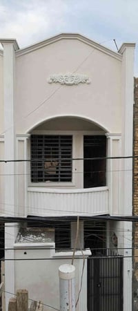 نصف قطعه البيع قطاع 63 قريبه على شارع بناء حديث 07752869168