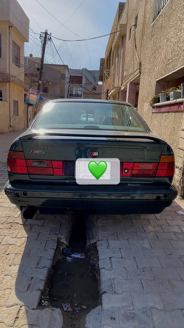 السلام عليكم من رخصة الادمن بي ام 525 اصل وفصل سنوية وبليتةموديل 1993 فول مواصفات مكينة 25 مسكر عدل بجم عريض فتحة سلايد كشنات جلد كشنات كهربائي كير اوتو دركة ام ويالة هامان 17 تو سايز دعامية امامية ام سبايدر ام مري منفصل شادلها كزوز hks ابو البوابة وشادلها شاشة وكامرة السيارة بيها نقوصات بسيطة رقم بغداد بأسمي مشروع وطني ثاني يوم احولك وين ميعجبك ترايك المكينة والكير خير من الله عليها غرامة 100 فقط تنزل من السعر عارضها ب72 وبيها مجال وترهم مراوس حسب القناعة العنوان بغداد الجديدة الهاتف ***********
