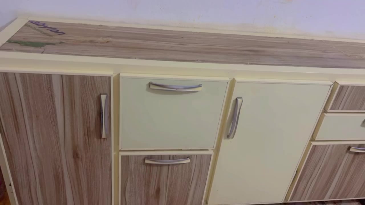 كاونتر للبيع نضيف كلش طوله مترين ومايكرويف شغال نضيف وطباخ كريازي للبيع شغال كل العيون


**إذا كنت صاحب هذا الإعلان وتريد حذفه لأي سبب، رجاءا أرسل رسالة إلى الدعم الفني**