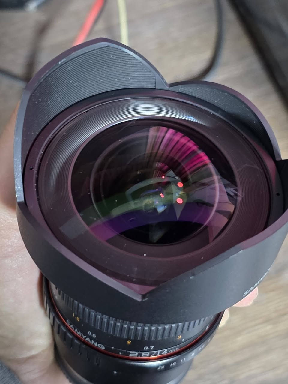 Samyang 14mm F2.8 Full Frame Ultra مستعمله 
للبيع عدسة ساميانغ 14 ملم بفتحة عدسة 2.8 الغنية عن التعريف، العدسة مخصصة للفول فريم (Full Frame) وتشتغل أيضاً على الكروب سينسور.

زاوية فائقة الاتساع (Ultra-Wide Angle): مثالية جداً لتصوير المناظر الطبيعية، المعمارية، التصوير الداخلي (العقارات)، وتصوير النجوم والمجرة (Astrophotography).

​فتحة عدسة F2.8: سريعة وتوفر أداء ممتاز بالإضاءة المنخفضة.

​حدة ممتازة: معروفة بحدة ألوانها وتفاصيلها القوية مقارنة بسعرها.

​التركيز (Focus): مانويل (يدوي) بالكامل، سلس جداً ودقيق.

السعر : 360 الف


**إذا كنت صاحب هذا الإعلان وتريد حذفه لأي سبب، رجاءا أرسل رسالة إلى الدعم الفني**