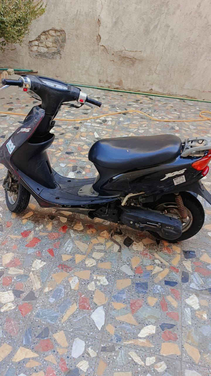 اسلام عليكم شباب دراجة عصفورية لبيع دراجة كفالة عامة نصقها بس كفر امامي دراجة كلشي شغل كهربئياتهة كلهة شغالة سلف نكرة تخم تايرات جديد سعر الدراجة 225 وبيها مجال قليل مكاني بغداد الشعب شارع الصحة 
***********
