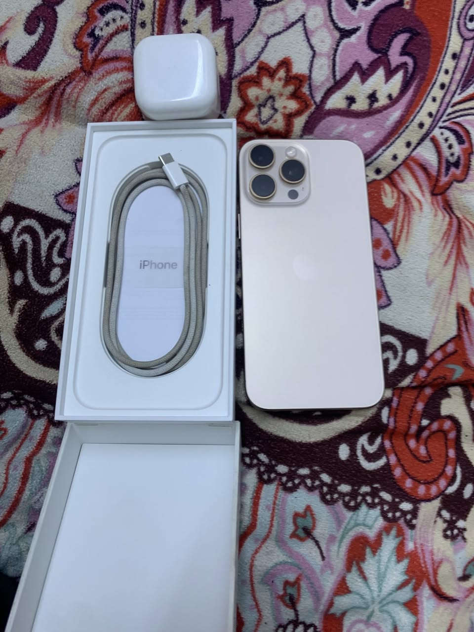 ١٦ برو ماكس ذاكره ٢٥٦ بطاريه ٩٥ نضافه ١٠٠ آخو جديد ماستر شرق اوسط ملحقات كامله وويا راس شحن وكاله هم مكاني بغداد بياع *********** سعره مليون و٣٠٠
