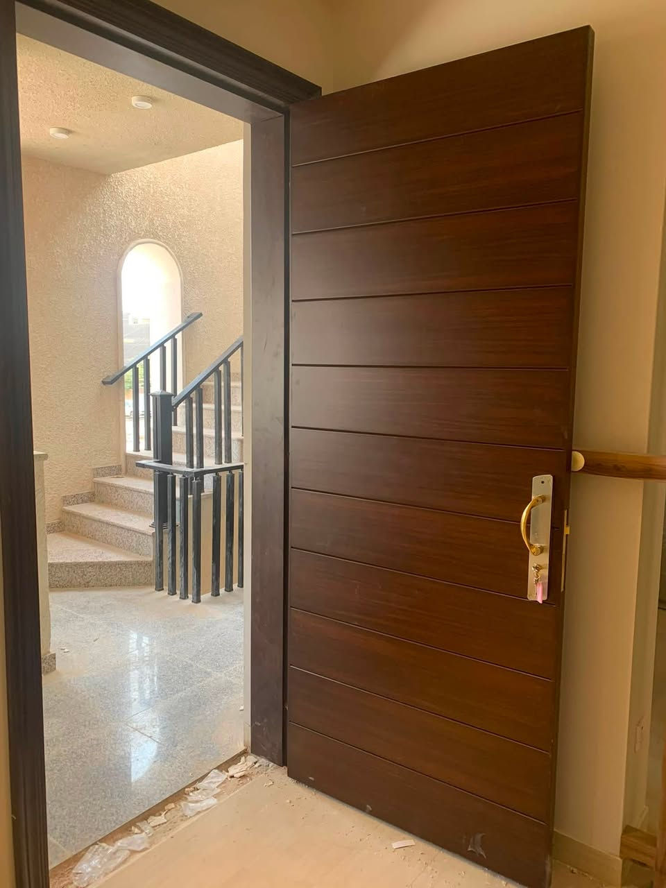 الانطباع الأول لبيتك يبدأ من الباب.. فخامة وأناقة تدوم! ✨🚪

ولكل غُرفة حكاية، وجمالها يكتمل باختيار الباب المناسب لها. نقدم لكم تشكيلتنا الجديدة من الأبواب الداخلية المصممة بدقة متناهية، والتي تجمع بين متانة الخشب وعصرية التصاميم الهندسية لتضفي لمسة دافئة وراقية على منزلك.

تفضلوا بالتواصل معنا عبر الرسائل للاستفسار عن التفاصيل والأسعار 📞 *********** ونحن جاهزون لتلبية طلباتكم وتفصيل ما يناسب أذواقكم! 💬🌟

⁠#أبواب_داخلية #أبواب_خشب #تصميم_داخلي #ديكورات_داخلية #أبواب_مودرن #أناقة_المنزل #تشطيبات_داخلية #صناعة_محلية
