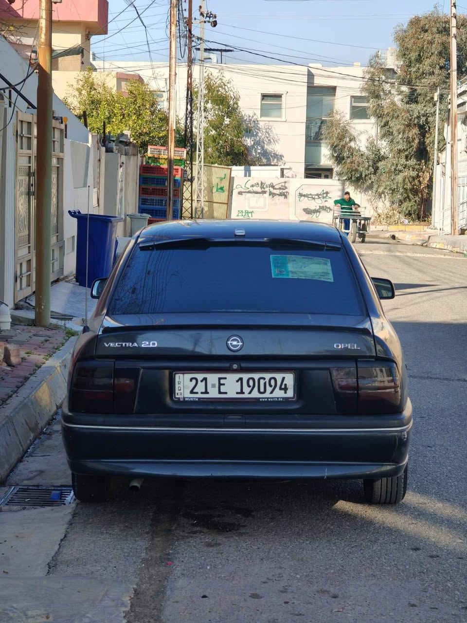 سلام عليكم
أوبل فكترا 
موديل 1993 
حجم 20 كير عادي 
كير محرك بشرط لا صرف لا بخار. جامين امامي كهرباء. صدر امامي جديد صدر خلفي جديد. دبلات 4 جديد دسكات كله جديد 4 تايرات جديد و 4 ويلات جديد. كهربايات كله شغال. منضومه لايت زينون جديد. سستم سماعات جديد. دفتر بنزين موجود. رقم سليمانيه شرط التحويل. سياره بدون اي حادث أي طخه وضربه ما بيه حتى خياس ما بيه فقط هلال واحد مصلحة شرط الفحص. 
المكان : كركوك 
سعر : 50 وبي مجال 
رقم واتساب : ***********
رقم الهاتف : ***********
