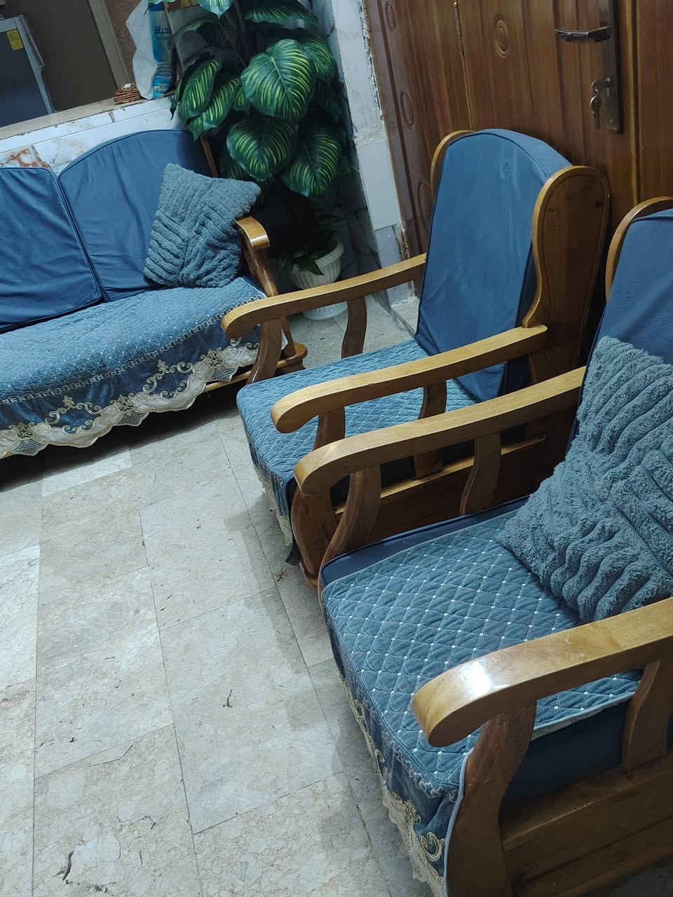 السلام عليكم تخم ٤ مقاعد للبيع بي ضرر بسيط بواحد من الكراسي ب١٢٠


**إذا كنت صاحب هذا الإعلان وتريد حذفه لأي سبب، رجاءا أرسل رسالة إلى الدعم الفني**