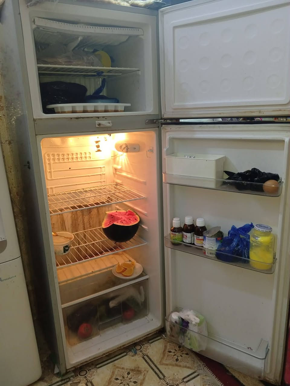 مرحبا ثلاجه تجميد فوول وغساله حجم 38 تغسل بطاطين نضيفه جدا مستعجلين عليهن شراي يتصل0787 643 0967
