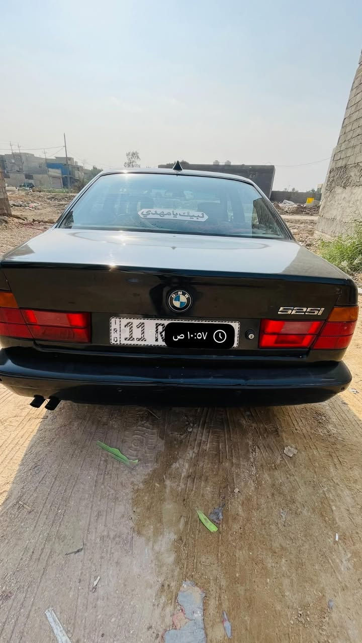 السلام عليكم بي ام 525Aiمحرك مسكر عدل رقم بغداد بسمي تحويل ثاني يوم موديل1992 سنويه لل30 هزه جديده مكان السياره كربلاء كهربائيات شغاله فتحه سقف شغاله تايرات جدد حداديه جديده باتري جديد كير اوتماتيك 
السعر 59 وبيه مجال 
رقم الهاتف واتساب ***********
