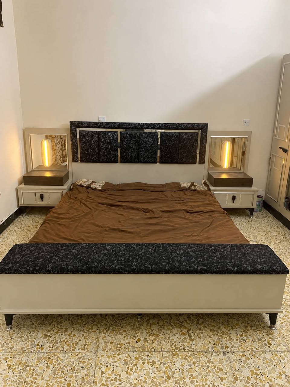 غرفة نوم تركي 10 قطع اي ضرر مابيها السعر مليون و200 وبيها مجال
*********** 🛑 بغداد الجديدة
