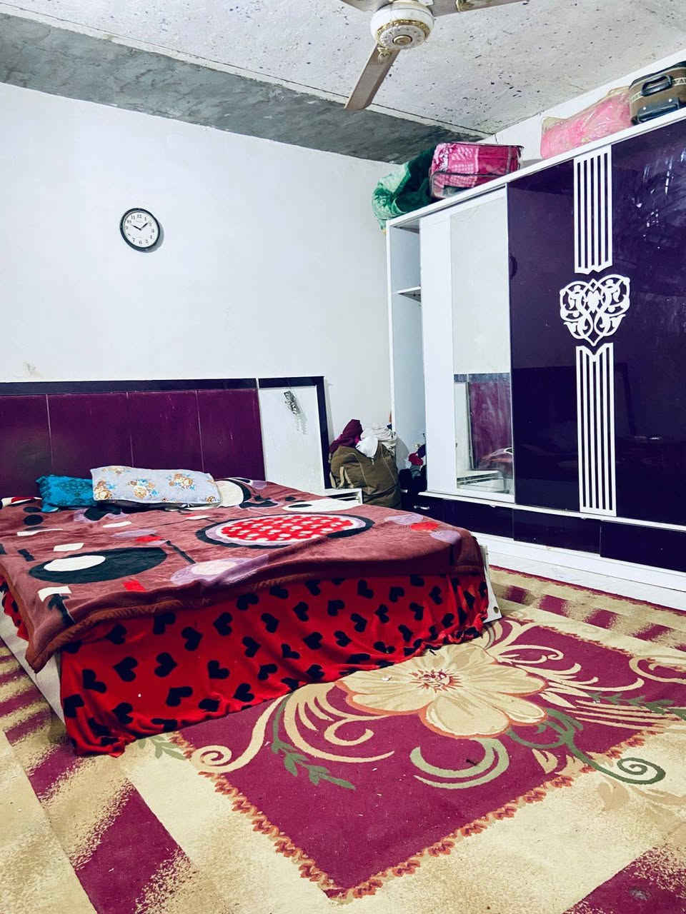 مندوبه عقارات.. بيت للبيع حي ميسان قطاع ٣١  طابقين حرف T قريب للسوك للمدارس مساحة ٦٥ متر   نظيف السعر ٧٥ وبيه مجال للشراي أكثر تفاصيل الاتصال  عل صاحب البيت وا ساب ***********
