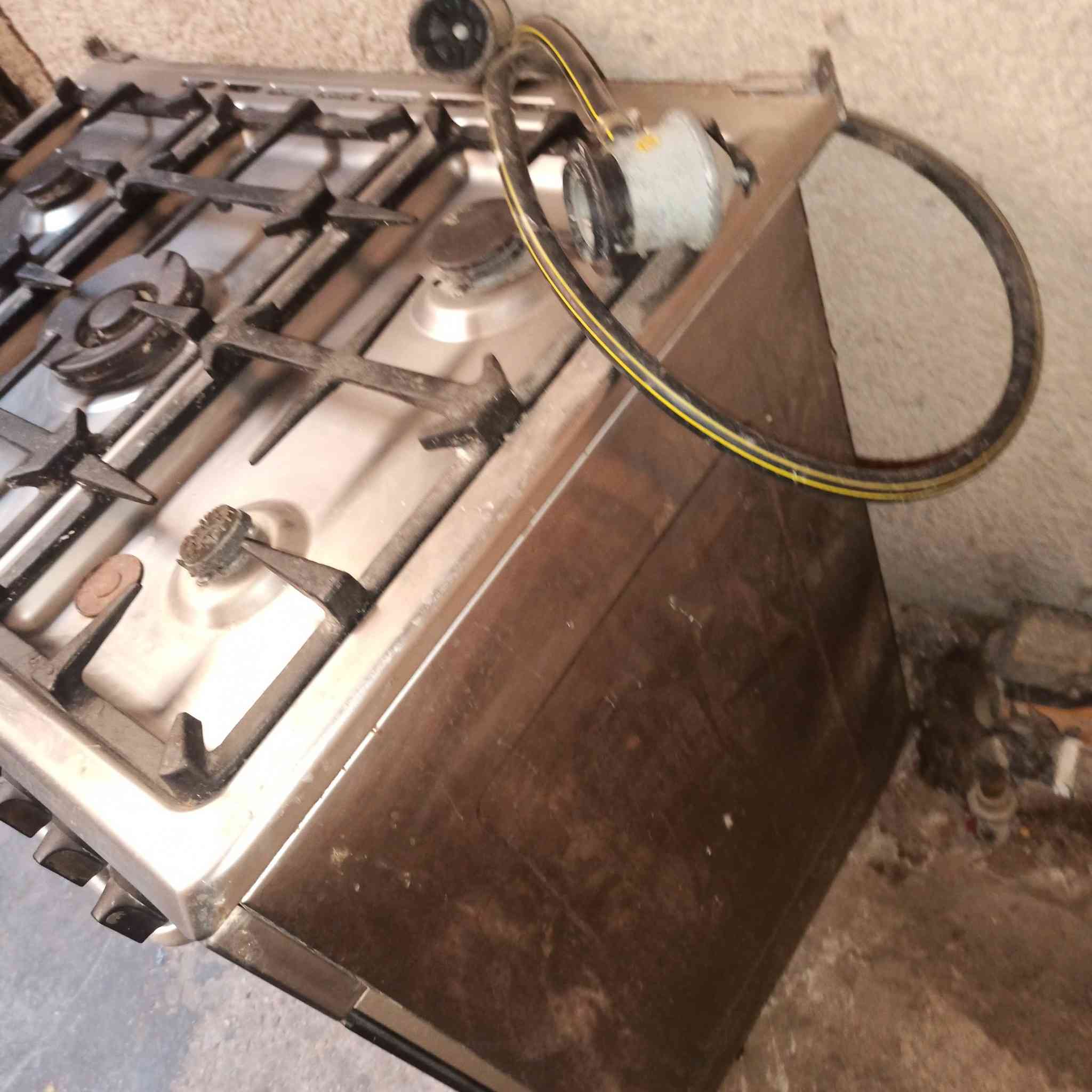 سلام عليكم طباخ 5 عيون
شرط الشغل مكانه الحر يم المقام 
سعره 125الف وبي مجال 
***********
***********
ماموجود عل النت بس اتصال رمش عليه اني اتصل بيك
