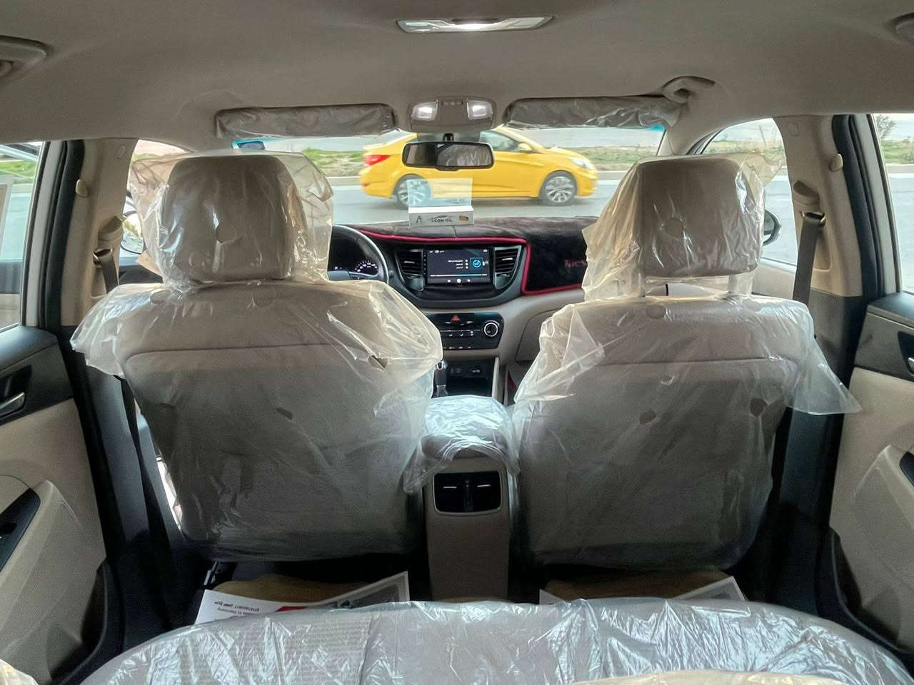 السلام عليكم للبيع توكسان 2018 خليجي 
سياره نظيفه وكاله بعدها 
رقم بغداد 
        مواصفات السياره 
سايد بريك رجل  
لايت امامي خمس عدسات  
مري شفط كهربائي 
اشاير بالمري 
حساسات اماميه 
حساسات خلفيه
نظام قياده ذاتي 
قطعتين تبريد 
تحتوي على شاشه كار ابل 
العنوان كربلاء ***********
