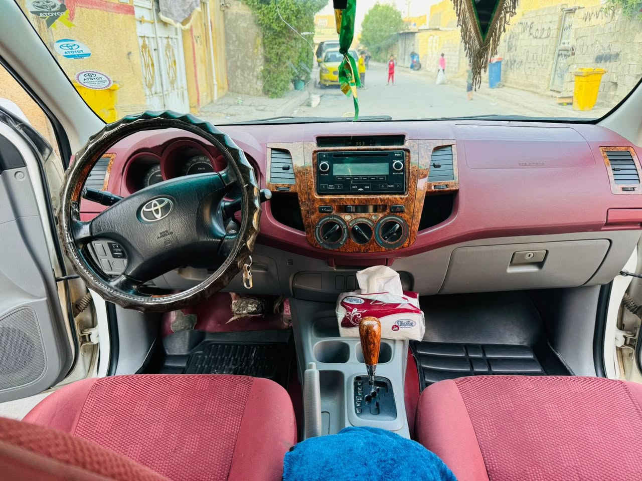 السلام عليكم بيكم للبيع موديل ٢٠١١ السياره باسمي عنواني بغداد المعامل اني مكلف بالنشر رجاءً الي يشتري يتصل على صاحبها رقم تليفونه *********** السعر ١٦٥ وبيها مجال
