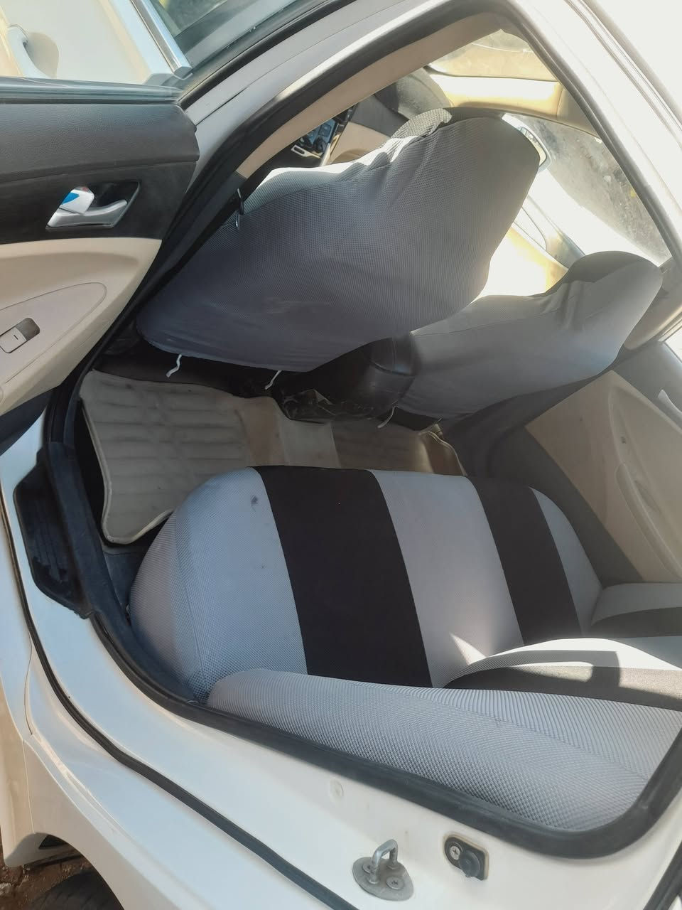 سلام عليكم سياره سوناته للبيع موديل ١١ مكفول ما عدى بارد بل جاملغ خفيف والباقي مكفول مكينه وكير خير من الله مال جناي والسعر عله الرقم ***********
