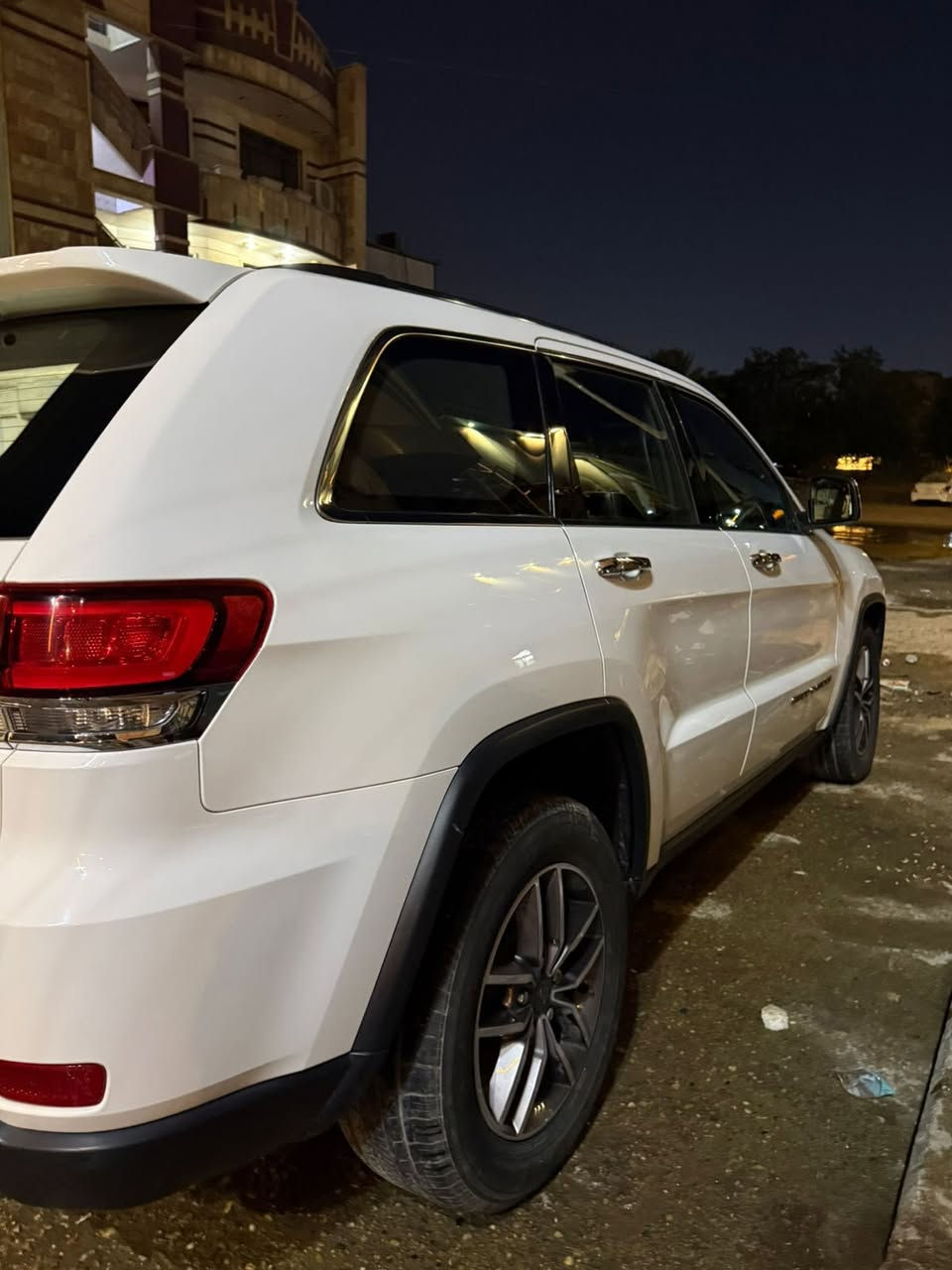 جيب لاريدو وارد امريكي
حادث موضح بالصور 
موديل 2020 
مواصفات المتد معروفه
كشنات كهرباء جلد + تدفئه تبريد 
ستيرن تدفئه 
خزن مقعد 
بانوراما
صندوق كهرباء 
وهواي موصفات 
لاستفسار ***********
