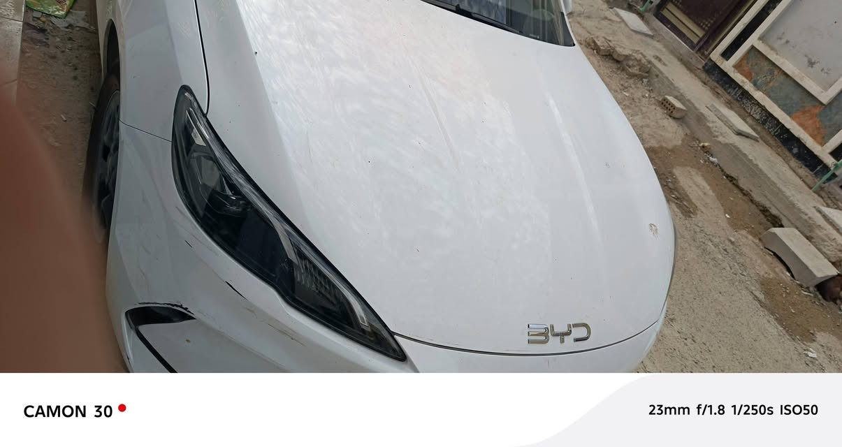 السلام عليكم 
سيارة byd seel5 2025
للبيع المكان بغداد الكرخ 
السعر 19300 الضربة بالباب الخلفي والخط ممتد إلى بداية الباب الامامي  مبينة بالصور 
ماشية 1460 وقابل للزيادة على البانزين 
كهرباء 2600 وقابل للزيادة 
الدهن مال الشركة ما مبدل يتبدل على 3000
الرقم 
*********** 
متواجد واتساب

