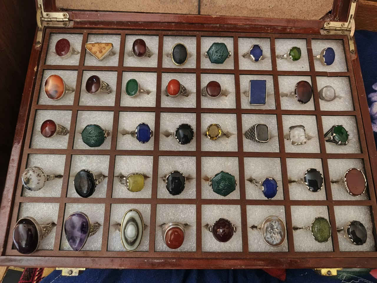 ٤٠ محبس فضه عراقية شلع سعر مناسب من على باب الله يفيدنه


**إذا كنت صاحب هذا الإعلان وتريد حذفه لأي سبب، رجاءا أرسل رسالة إلى الدعم الفني**