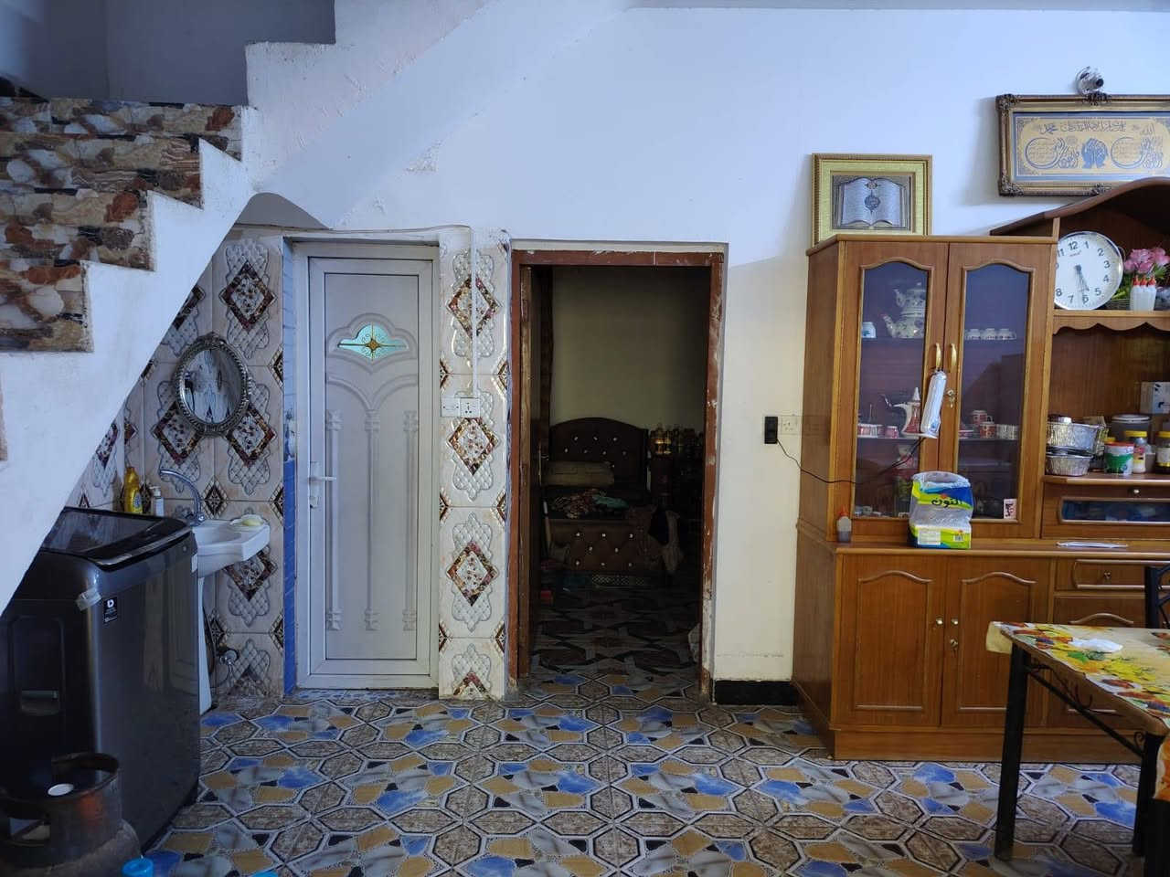 للبيع بيت 🏡 #زراعي_سند٢٥في الشرطه الخامسه قرب الدعم اللوجستي #مساحته١٠٠م واجهه سبعة يحتوي على #ثلاث_غرف_نوم 😴 وصاله وحولي ومطبخ #حاربارد وصحيات #عدد_ثلاثه للإستفسار اتصال 🤙 على #الواتساب على الرقم 
***********
#الجميع
