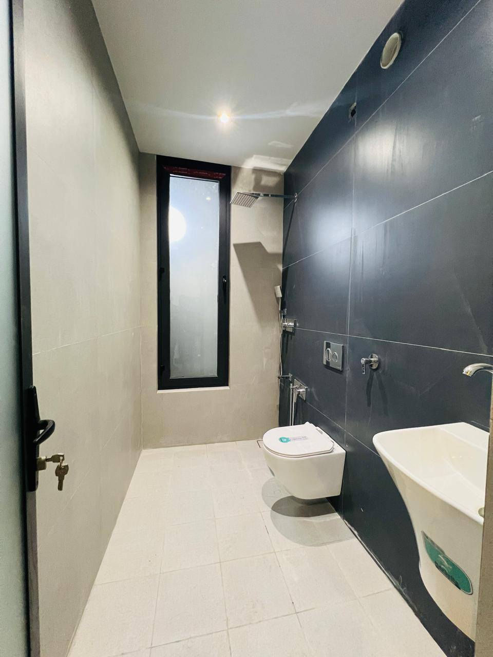 بيت حديث للبيع مساحه 130 متر 
6.5 *20
 استقبال وهول 
3 غرف
3 حمامات 
مطبخ حار وبارد 
حي الامام بداية شارع الضغط من جهة شارع 60 ثاني فرع 
للاستفسار ***********
