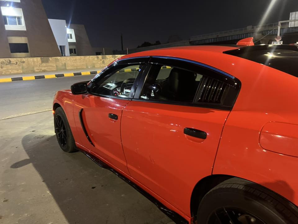 جارجر ٢٢اصل ١٦فقط بنيد مصبوغ وبيه كلير باب ومدكر فول فئة رالي مواصفاته رقمي ***********بيه وات ساب سعر١٧٥ وبيه مجال حك الجيه 
١-كشن حضن تدفئه تبريد
٢-شفتات ستيرن
٣-خزن ميموري
٤-شاشه كبيره
٥-دواخل جلد اسود 
٦-تحكم ستيرن فول
٧-بدون ايرباك
٨-كير طياره
وبعد بيه مواصفات هواي فقط بدون فتحه سياره فور ويل رقم ذي قار مميز أربع ارقام شرط المداور
