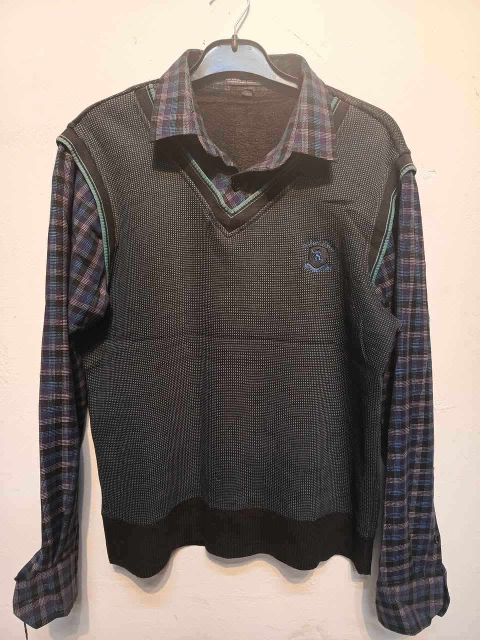 بلوزات رجالي بأسعار مناسبه متوفره بمحلنا ألبسه ابو محمد الدوسري بحي الخضراء مقابل جسر الشهيد ابو بكر السامرائي للحجز على رقم تالي ***********
