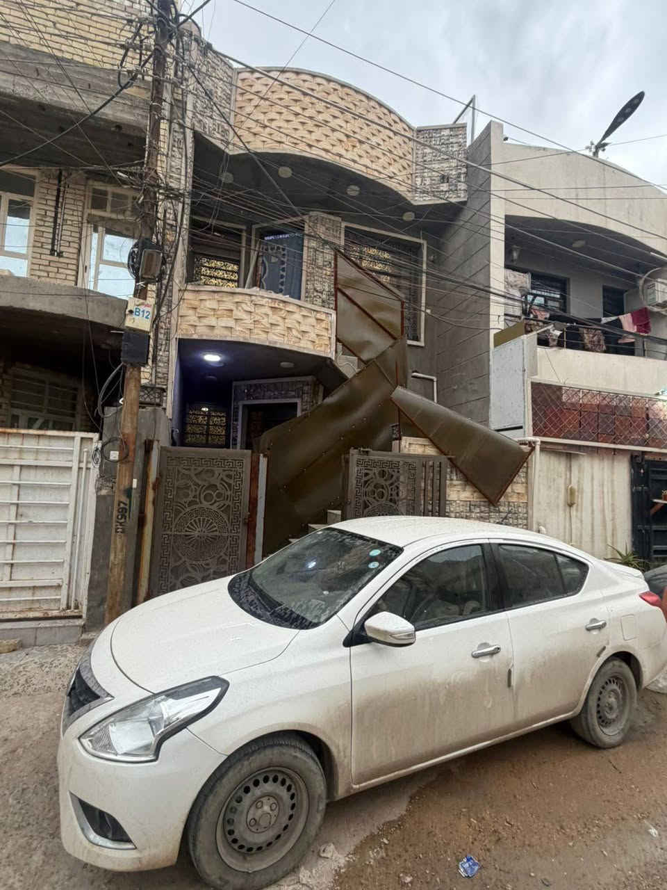 بيت للبيع 
الدورة  طابو زراعي سند ٢٥ 
المساحة ١٠٠مترنظام وحدتين سكنيه طابق الاول غرفتين وصاله ومطبخ والثاني غرفه وصاله ومطبخ والثالث غرفه كامله بس السقف سندويج خلف المستشفى الدوره يم جامع مالك الملك
للإستفسار الاتصال على الرقم واتساب
***********‪
#الجميع
