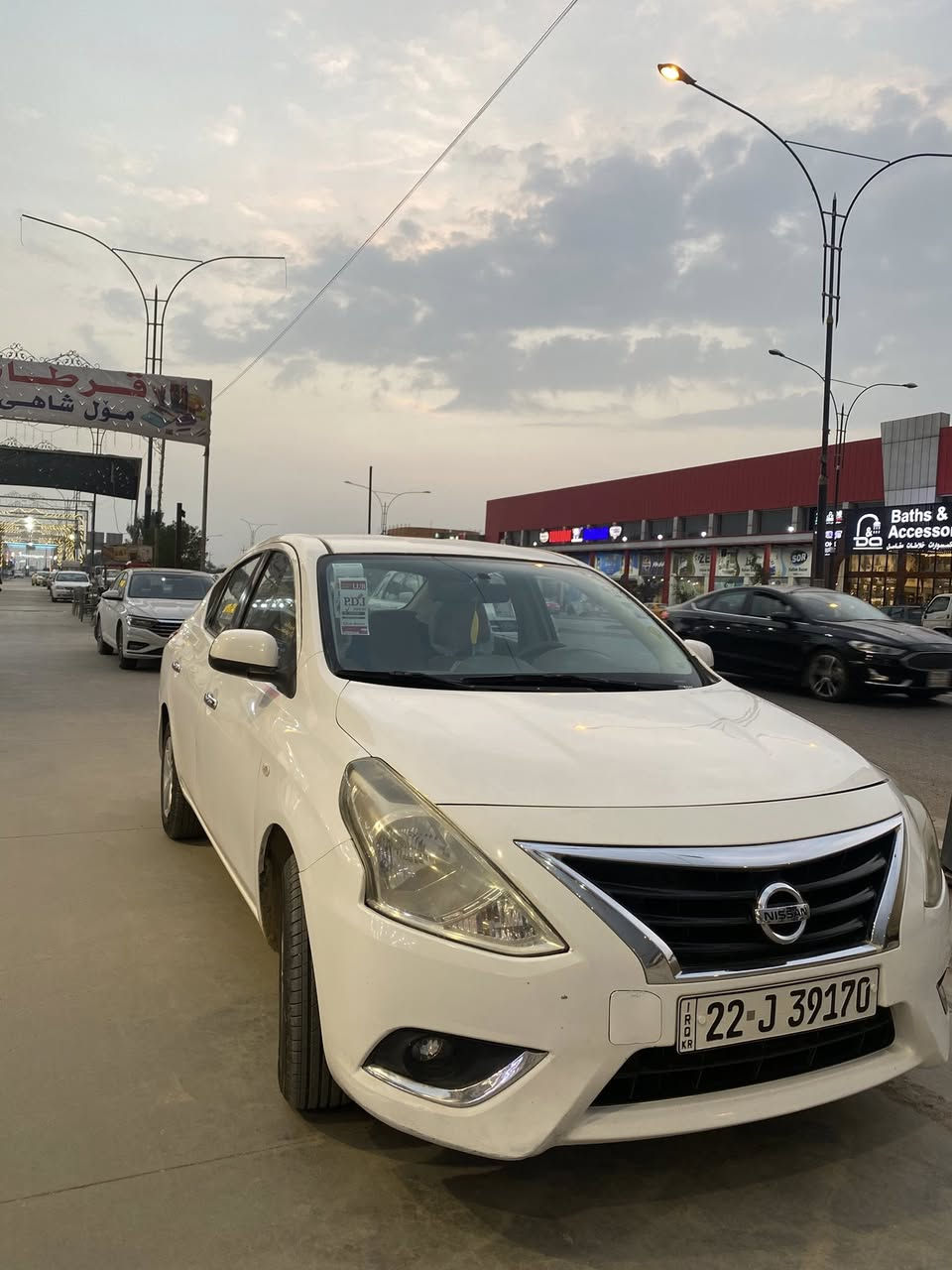 نیسان سەنی لاکشمیبای2015 کارتی بەنزینی هەیە 195هەزار ڕۆشتوە  چوار تایەی لۆکی لە ژێرە يةك جيي ساردي هةية دوو پارچەی بۆیاخە  پیشی کەپسە   ڕەقەم باریک یەک دینار مەسرەفی تیا نیە  سوکان ڤۆلیۆم دەبڵ گێچ یەدە نیکل کامێرا نرخی(87)
   ***********
*********** 
شوێن کەرکوک
