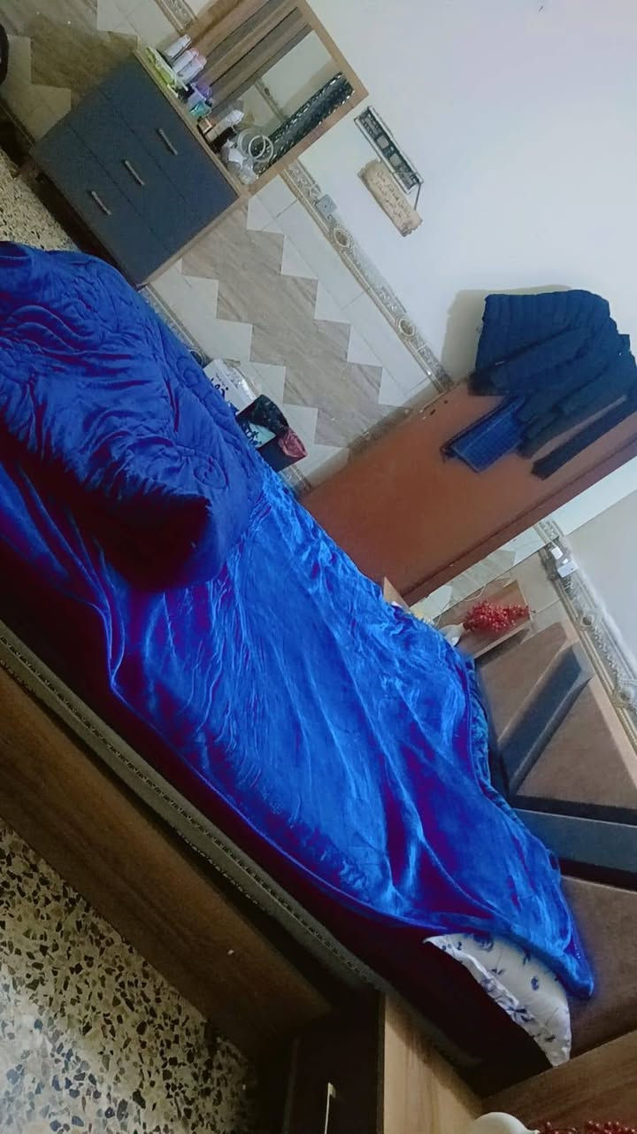 سلام عليكم غرفه نوم البيع هيه ودوشك مالتهه الله شاهد اخذتهه صارلي شهرين 650 من اهل معرض نضافتهه ٩٥ بلميه اريدهه قفل 400 الله شاهد جديده غرفه ***********
