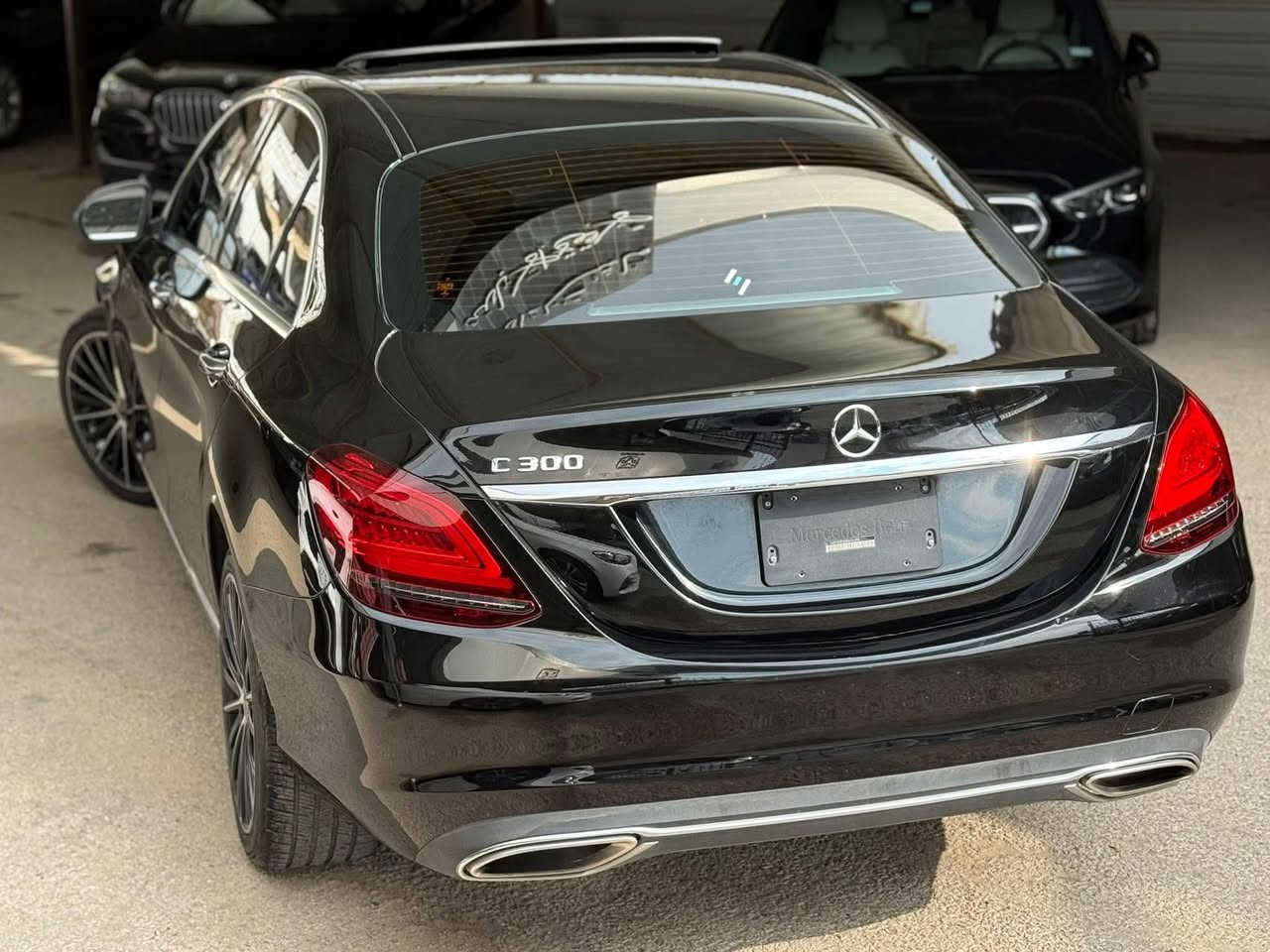 للبيع
مرسيدس 
C300
2021 
2000 سي سي 
(فحص كامل ‏)
(كلين تايتل  )
‏الإضافات 
‏فتحه 
‏شاشة 
دهان الوكاله 
‏جلد 
كراسي كهرباء 
‏تدفئة كراسي 
‏ميموري كراسي
‏كاميرات
اضويه زنون
بصمه
صندوق خلفي كهرباء 
كوشوك جديد 
‏رادار
‏نقاط عمياء
موري كهرباء 
و العديد من الإضافات  
للاستفسار 
0795315771


**إذا كنت صاحب هذا الإعلان وتريد حذفه لأي سبب، رجاءا أرسل رسالة إلى الدعم الفني**