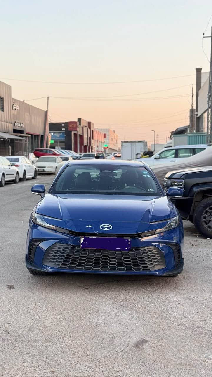 كامري موديل ٢٠٢٥ فئه se بدون فتحه 
حادثها جاملغ من جهه السائق بس بدون صبغ ع البارد ايرباك الستيرن والجواه فقط السيارة جديدة ماشيه 50.000 ml محرك 2.500 هايبرد 
*********** الفلوجة, الأنبار
