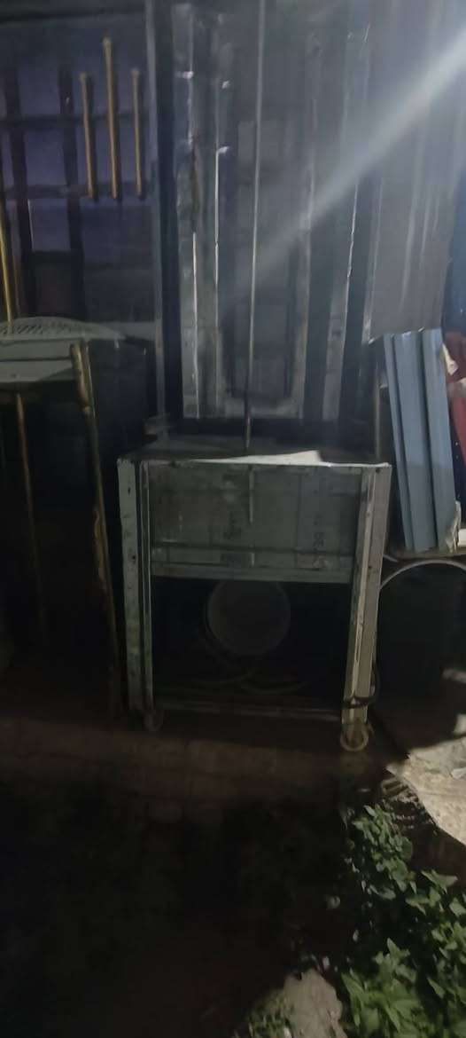 السلام عليكم
من رخصة الادمن 
شواية گص للبيع الله شاهد شغاله وكلشي مابيها قيم واخذ بما يرضي إلله سعر مناسب و مستعجل عليها مكاني بغداد حي الجهاد 
 للاتصال ***********
