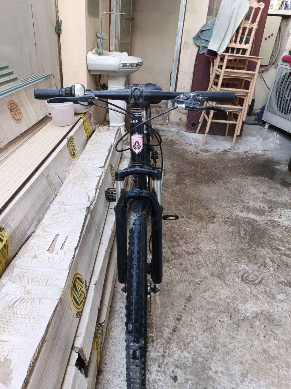 كير3*7
بايسكل يخبل كلشي ما عوزه بس شويه إضافات جماليه
وكلشي بي جديد شاده(مكينه، اسطوانه،لحايه خلفيه) البايسكل كامل ومختم سوبر (رياضي) 
سعره60وبي مجال بسيط
مكاني بغداد تواصل***********
