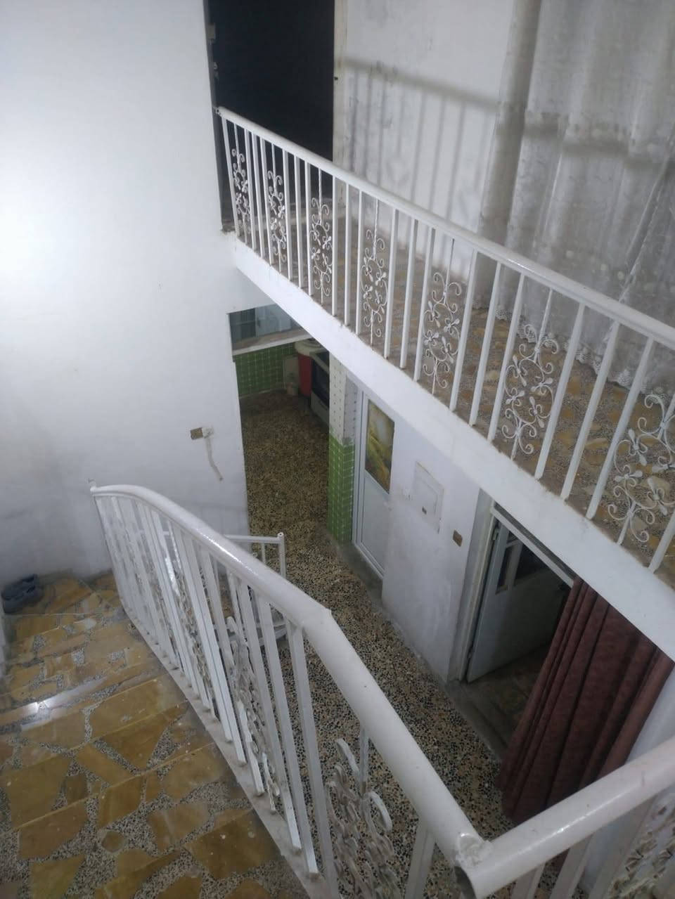 بيت للبيع مساحة ١٠٠ متر طابقين نهاوند الاولى بفرع اسواق الكفيل
للاستفسار ***********
