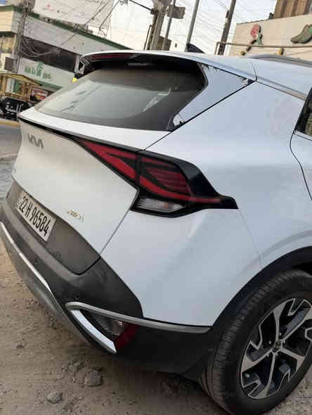 كيا سبورتج خليجي 2025 رقم اربيل
ماشيه 10 الاف 
اللون ابيض
مواصفات..
محرك 2.0 بصمة. تشغيل عن بعد. حساسات عدد4. سايد بريك بصمة. مري شفط. تبريد قطعتين. اوتو هولد. ويل حجم 18 . رادار جانبي. شاشة اصلية. كامره ابل كاربلي. تحكم ستيرن. شفتات بالستيرن.
ضمان شركة نم. 
السعر 22600 $ مجال بسيطه 
مكان السياره بغداد _ السيديه
هاتف ***********
