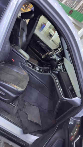 جيب كراند شيروكي 7 راكب 2021
وارد امريكي حادثهة جاملغ و بنيد 
ماشيه 45 الف ميل 
فئتهة لاريدو بلاك تيود 
موصفاتهة
 كشن كهرباء 
تدفئة مقاعد و ستيرن 
تحذير اصطدام امامي و خلفي 
رادار 
نقط عمياء تحديد مسار 
مثبت سرعه 
صندوك كهرباء 
مقاعد منفصله 
و بعد بيهة مواصفات
الكير و المحرك مكفولات 
سنويه جديد رقم بغداد
للاستفسار: ***********
