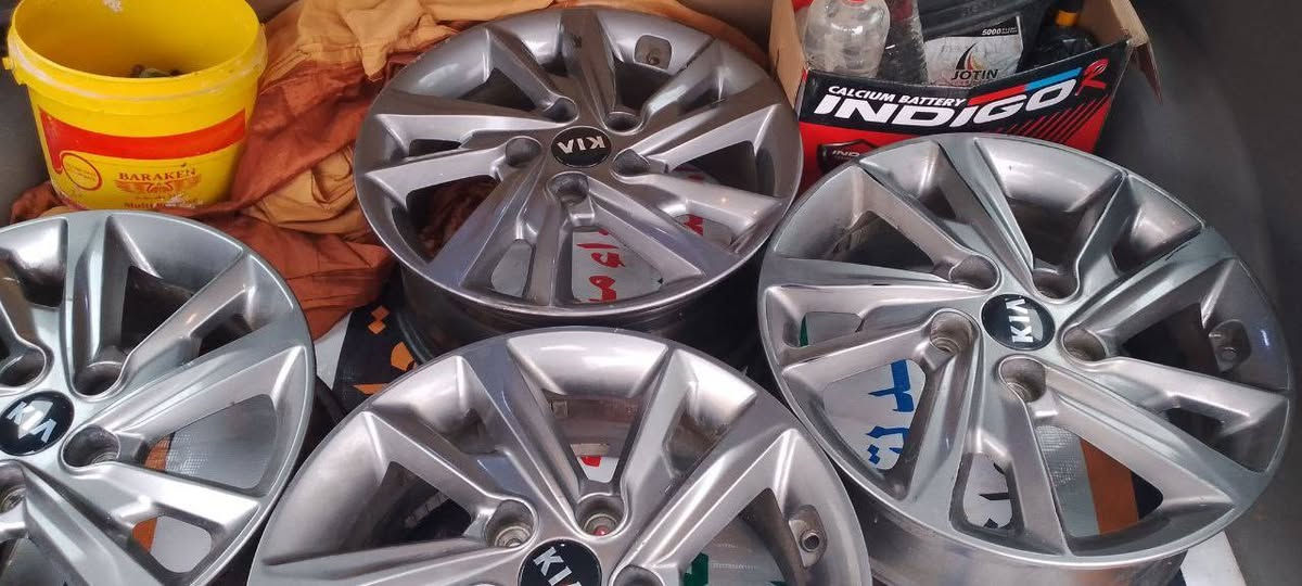 السلام عليكم
للبيع او المراوس
تخم ويالة
حجم16
الويالة صناعتهن كورية
مكفولات من أي عواج او فطر
او زلغ او كسر
ومصفرات بلنص
كوريات صناعتهن فوول نظافة
مثل ماواضحات بالصور

لسيارات: 
صول
النترا
سوناتا
اوبتما
السعر300وبيهن مجال
العنوان بابل
الرقم بي واتساب: 
***********
