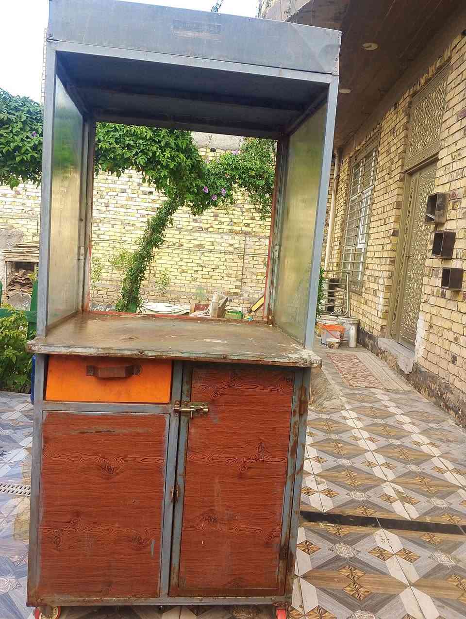 السلام عليكم 
عارضة فلافل للبيع لعدم  نقصها بس الجامه الاماميه فقط 
السعر 75 الف وبيها مجال 
ديوانيه حي الجامعه 
***********
