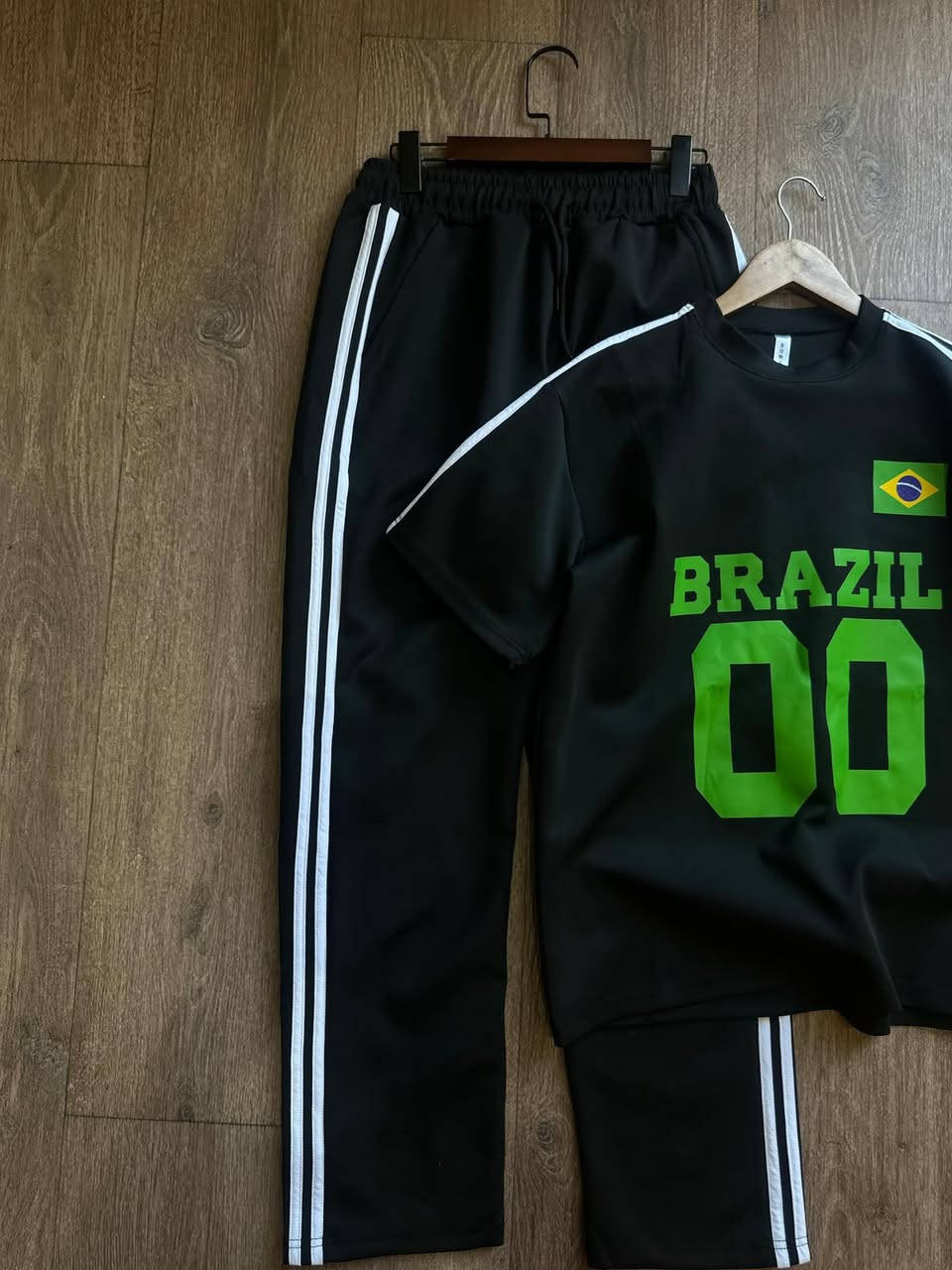 تراك منتخبات صيني درزن12 قطعه ب٢٦٤ الف
قياسات S ,M ,L ,XL ,XXL
 
فحص امام المندوب ✅.


**إذا كنت صاحب هذا الإعلان وتريد حذفه لأي سبب، رجاءا أرسل رسالة إلى الدعم الفني**