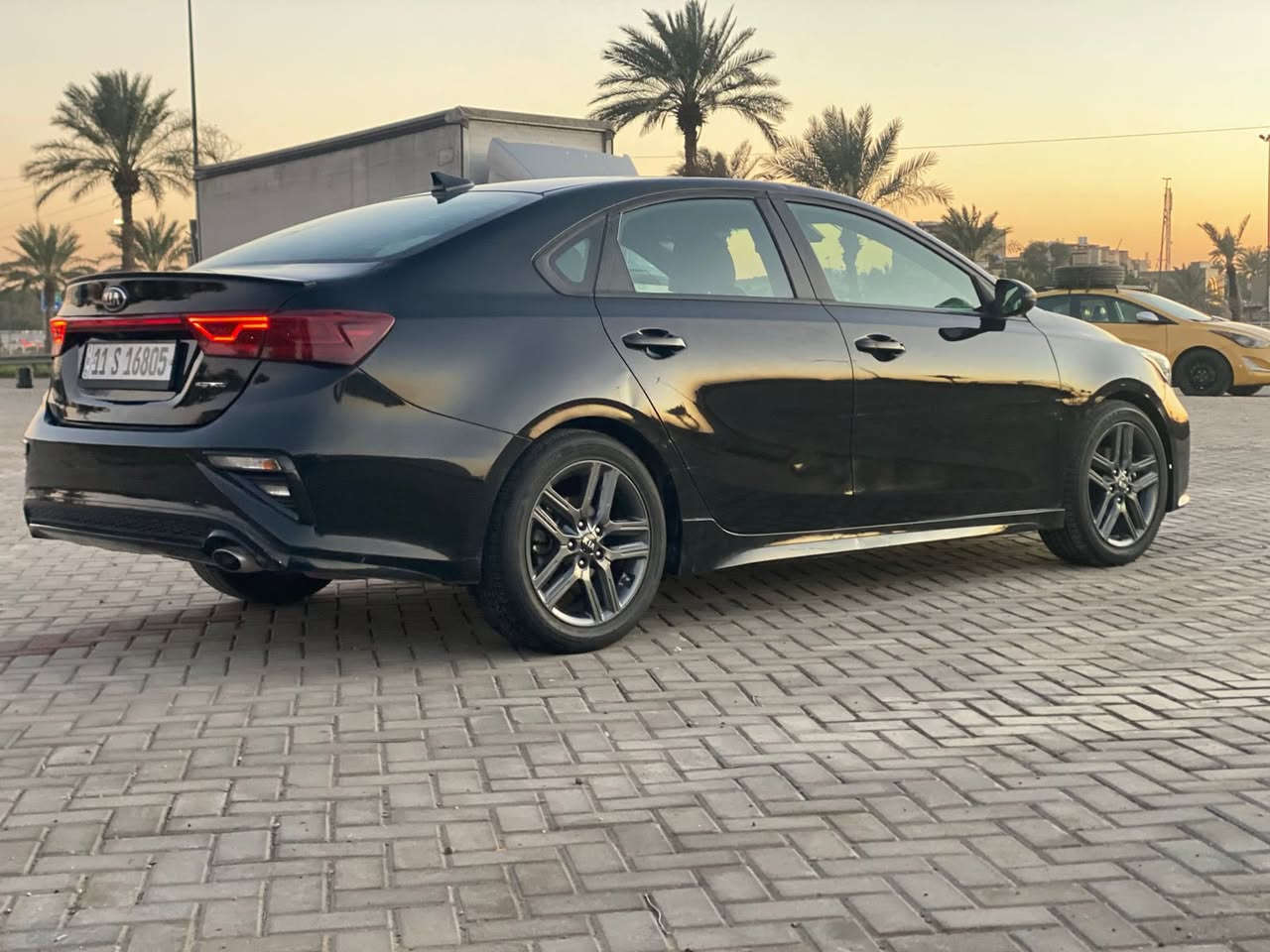 السلام عليكم كيا فورتي (جي تي لاين) موديل 2021 رقم بغداد بأسمي عارضه 132$ وبيها مجال بسيط السياره فول مواصفات محرك حجم 2000دوش كير ATمرغوب كير ومحرك كفاله السياره ماشيه 38mi حقيقي بعده وضع شركه مواصفات السياره/ بصمه ابواب وتشغيل/ تشغيل عن بعد /شاشه كبيره+كار بلي/ كاميرا خلفيه دواره / كشنات جلد جي تي لاين / فول تحكمات/ رادار بالمري /رادار امامي/ 3انظمه قياده/ تدفئه كشنات/تحديد مسار/ كروز سرعه / وبعد هواي مواصفات معروفه جي تي لاين / حادث جدآ بسيط جاملغ خلفي وقبق صندوق بدون دواخل بدون ايرباك 
بجم كبس / مكان السياره بغداد *********** الخاص مغلق 🔏
