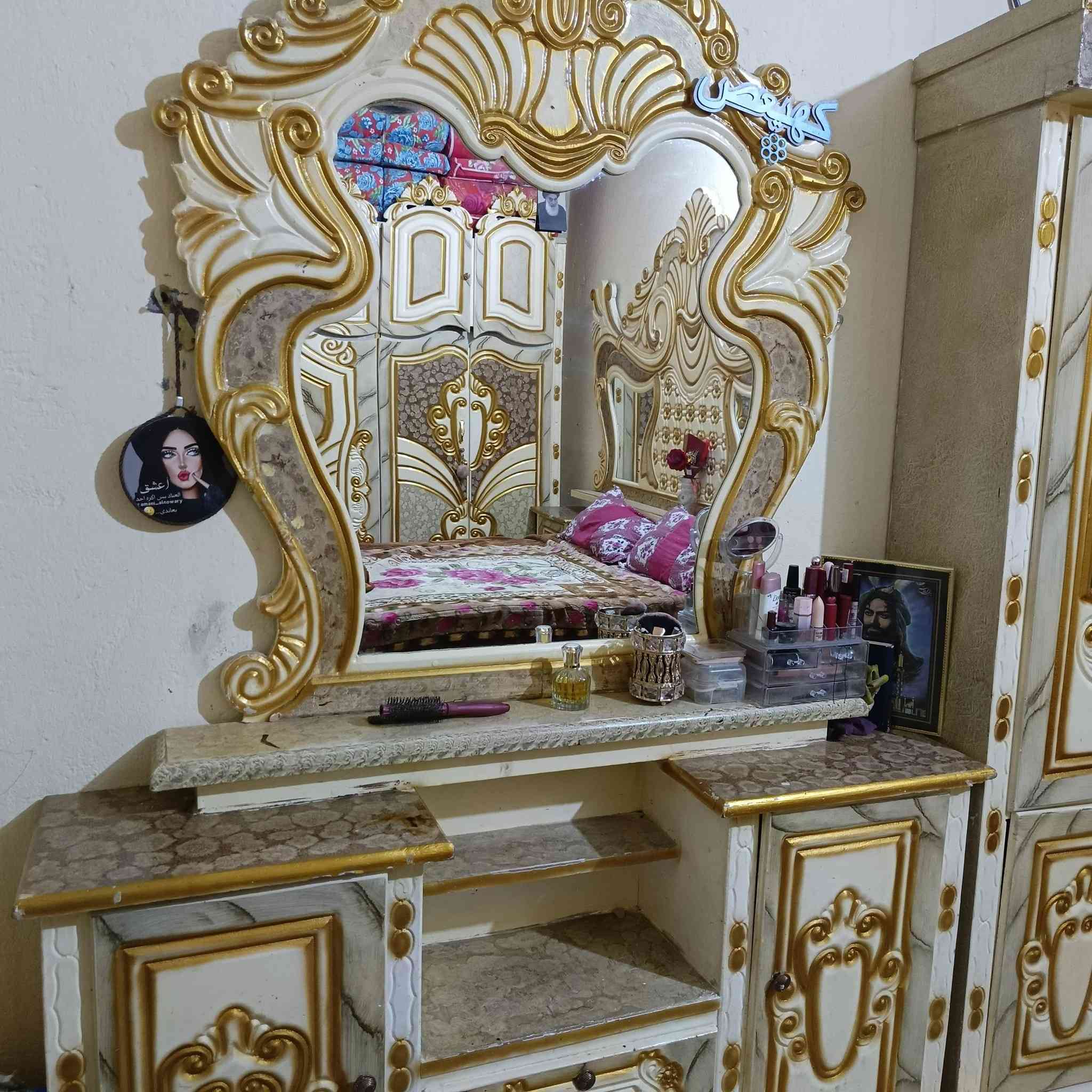 السلام عليكم  غرفة أخشاب عراقيه للبيع السعر 600وبيها مجال الأتصال ع الرقم العنوان الناصرية  ***********
