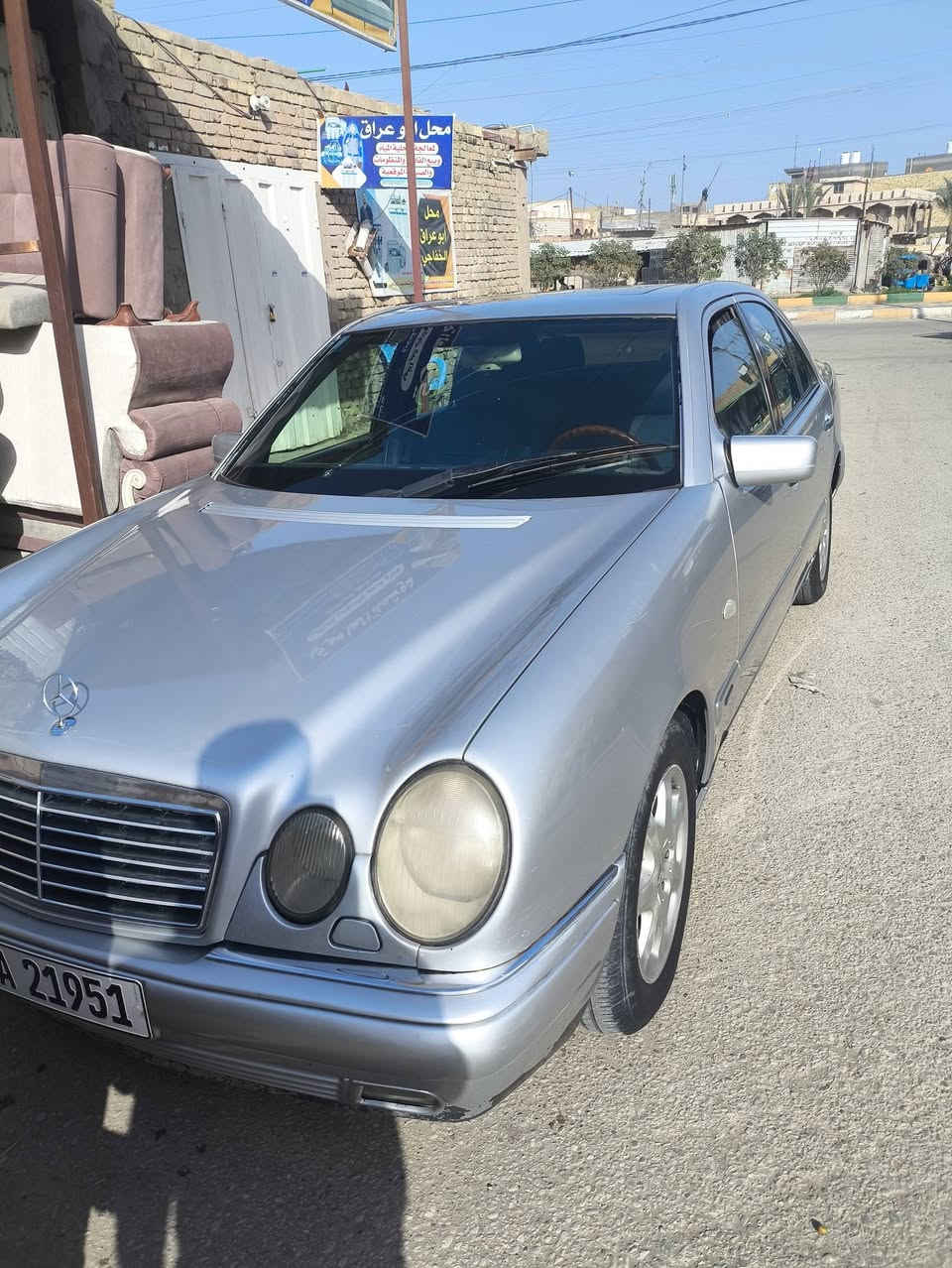 سلام عليكم 
للبيع فقط مارسدس ام عيون موديل 98 فئة افنكارد
السياره بلاديه
فول مواصفات
فتحه +برده خلفيه + جام كهربائي اوتو لايت المكينه خراطيم 3000 لا تنقص ولا تبخر تخم تاير جديد صار شهر من شديته 
رقمها ذي قار انكليزي 
سنويه لغاية 2030 شهر الخامس 
السعر 90 ومجال قليل 
العنوان ذي قار قضاء الرفاعي 
***********
