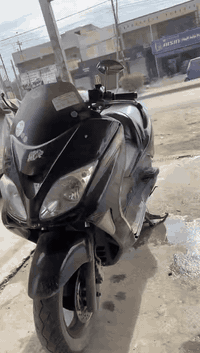 السلام عليكم 
دراجة فورزة صفر ثمانية 
دراجة فول نضافة بس المكينة مجفتة 
تشغيل بصمة نكرة سلف 
السعر 650 وبي مجال 
الرقم 

‭0776 204 0837‬
