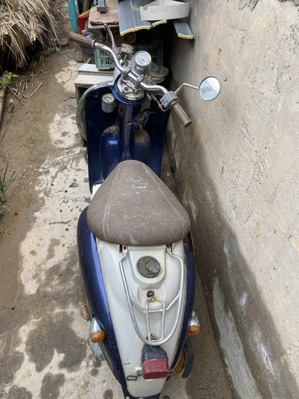 سلام عليكم دراجه عبد الحليم للبيع الدراجه جانت تشتغل  بس متروكه   مكانها التاجي يم الجسر الدوار  السعر 75 راسلني


**إذا كنت صاحب هذا الإعلان وتريد حذفه لأي سبب، رجاءا أرسل رسالة إلى الدعم الفني**