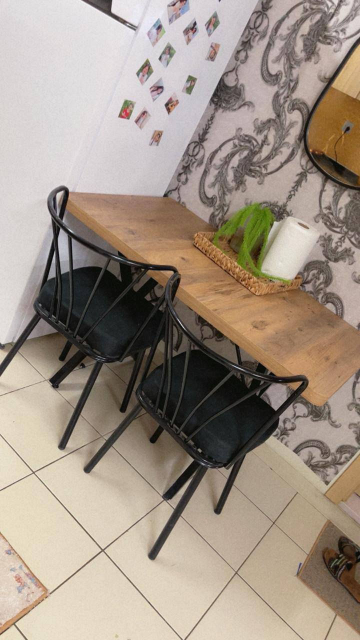 تخم 5 مقاعد مع طبله وسطيه               ميز طعام مع 4 كراسي نظيفات جداً
الاستفسار خاص عنوان داخل بسمايه 
*********** واتس
