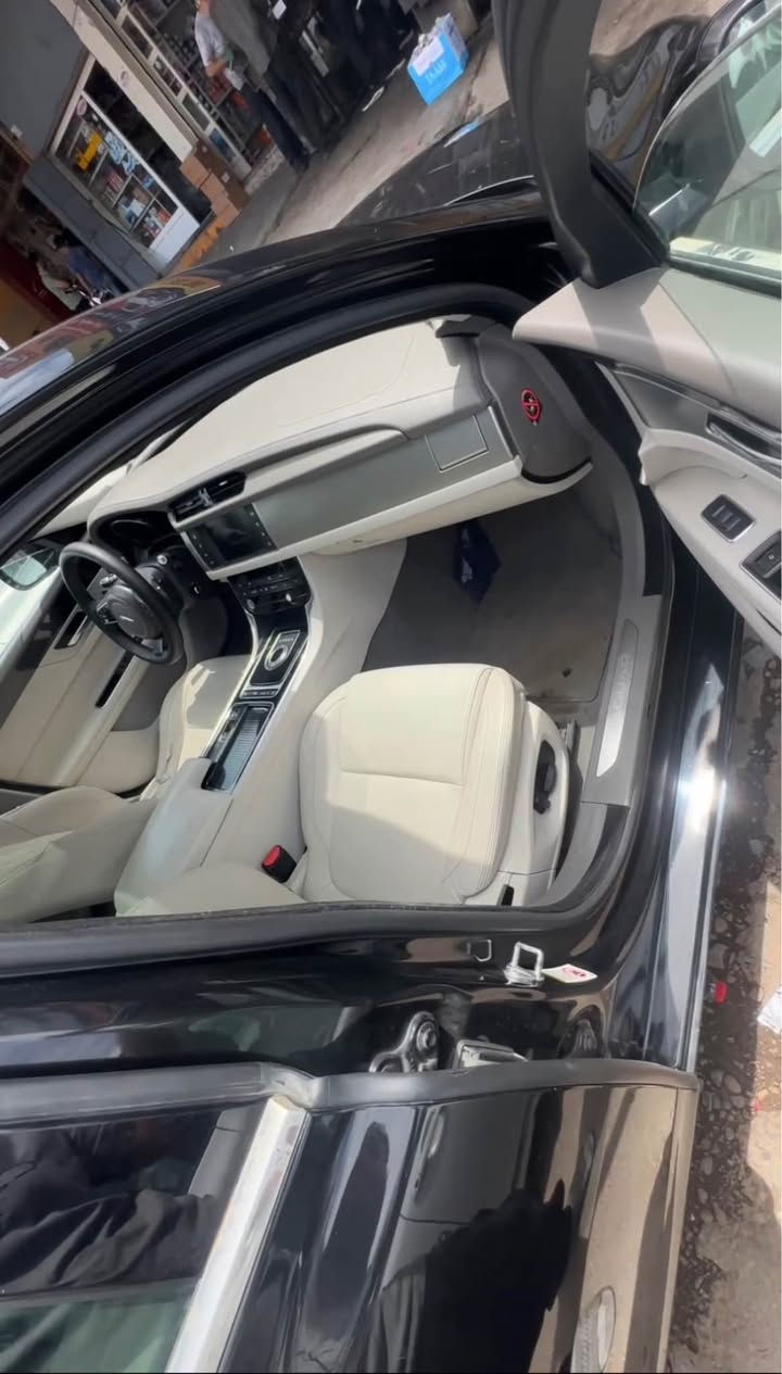 Jaguar xf 2017 103,000 mile roshtwa 
0770 992 1303 السليمانية, العراق
