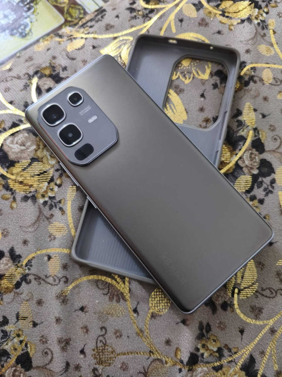 السلام عليكم ورحمة انفنكس  50 S 5G  بطارية 100 بوبجي 90 فريم اقوى من البرو سعر 270 الف تواصل
***********
