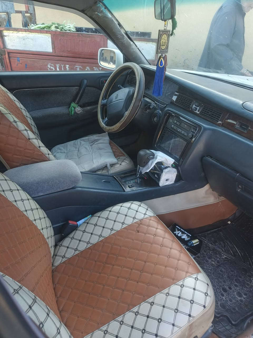 رأس الثور رقم بغداد
مكان السياره بصره
السعر١٠٠وبيه مجال
هاتف***********
