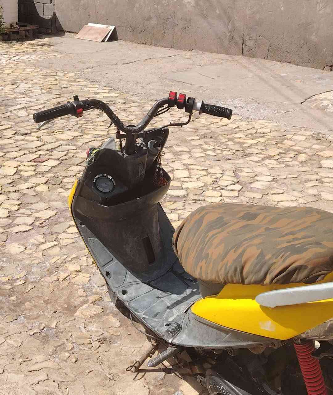دراجه كامكو  محركها نضيف كهربائيات نضاف بس ماعده صجمات مال سلف وداجه كامله وسعر 200 ***********
