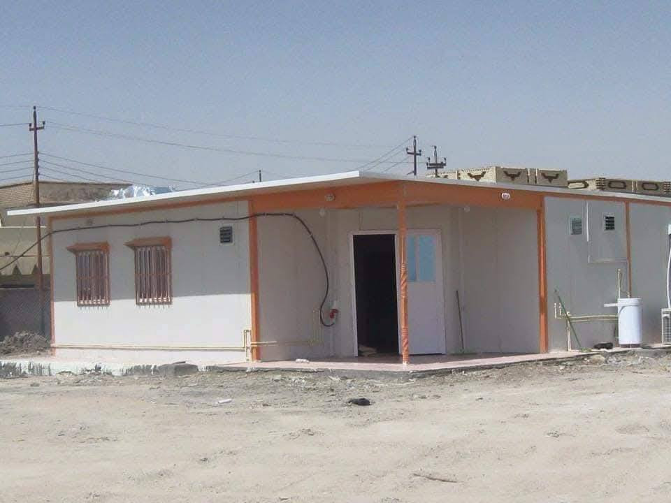 بيت جاهزة من كرفان يتكون من غرفة  استقبال غرفه نوم مطبخ حمام تواليت 
العمل والابداع وتميز👌🏼 
وصنع كرفانات كبيره وصغيره حسب اذواقكم 👨🏻👩🏻
وحسب تصاميمكم ☑️🔴⚫️
وعمل سقوف ثانويه وتغليف جدران والكهربائيات حسب طلباتكم ◾️◻️
على راغبين مراسله صفحة 🎬📜📃
وموقعونا في بابل  ‏‪***********‬‏
